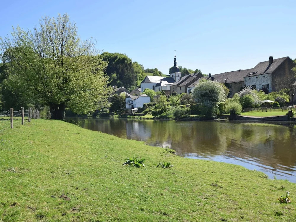 Lavish Holiday Home In Chassepierre With Terrace