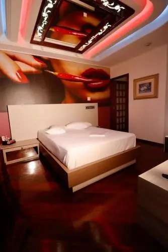 BRUHMOM MOTEL