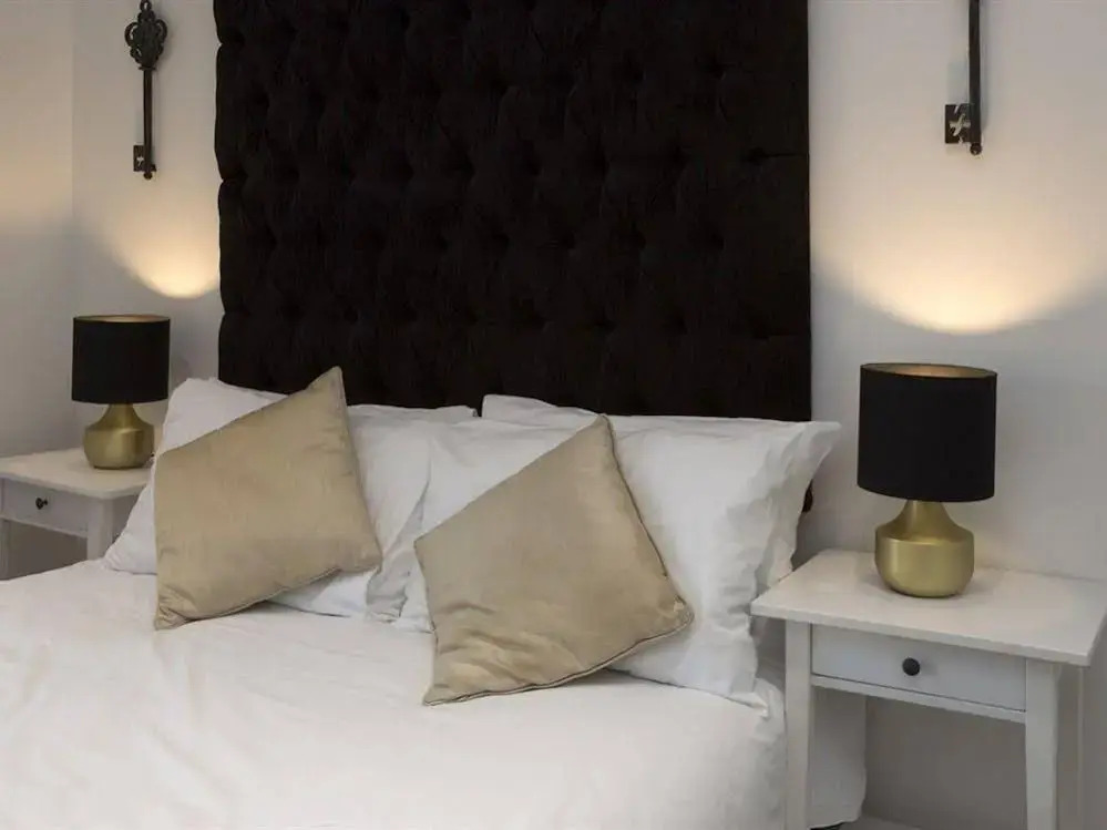 Charming Tower Bridge Apartment