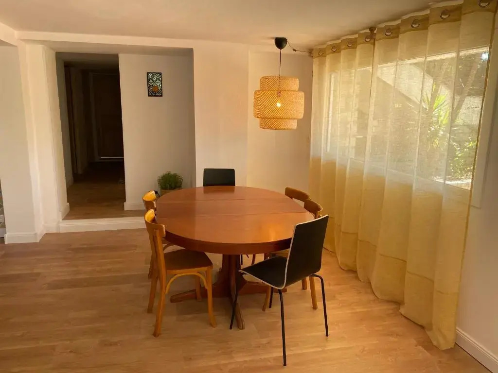 Appartement récent, plages à pied, 3 chambres, 95 M2, jardin et parking