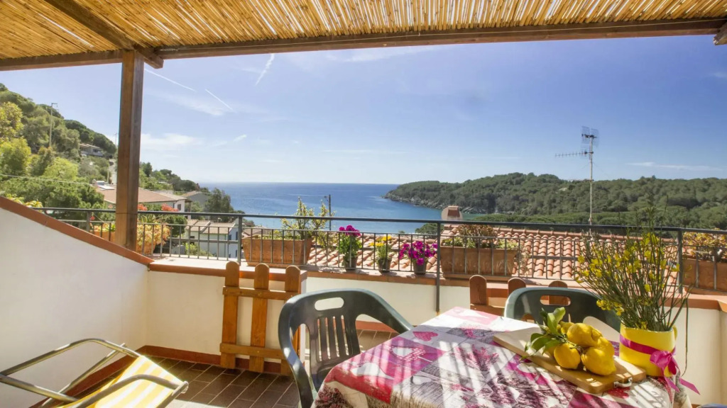 Apartment 2 Fetovaia apartments, just 300 meters from the beach with amazing view and parking-FETOVAIA BILO 2