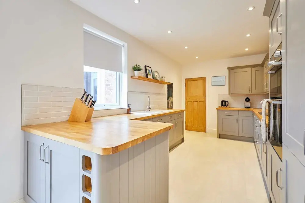 Host Stay Bristol Avenue