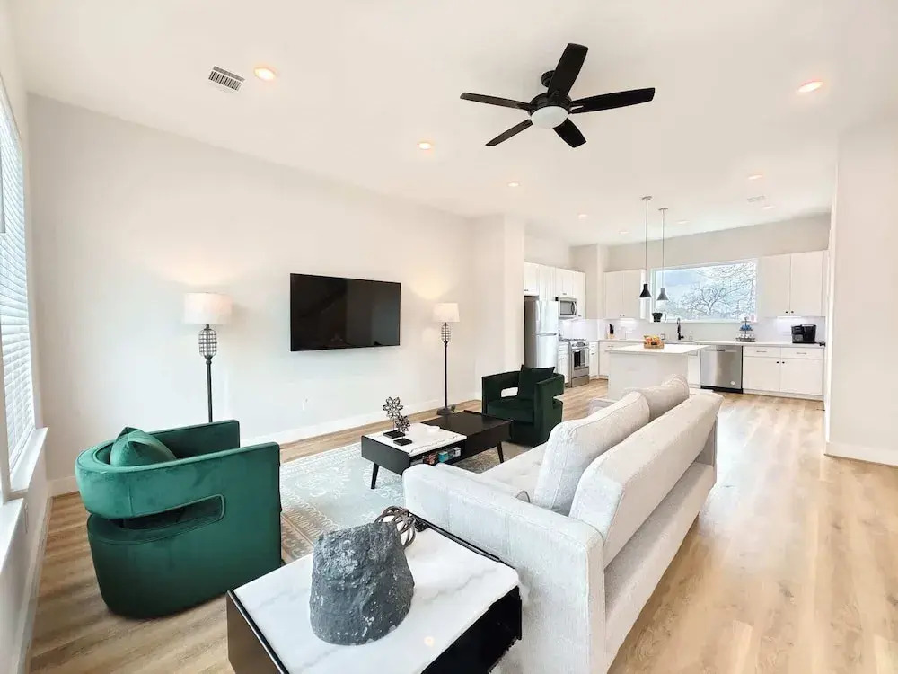 Northside Retreat Chic 3 Bdr, Pet Friendly!