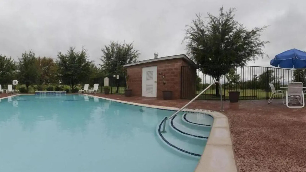 Holiday Inn Express Hotel & Suites Decatur, TX by IHG