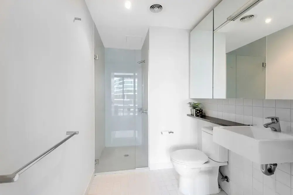Miranda, 1bdr Docklands Apartment