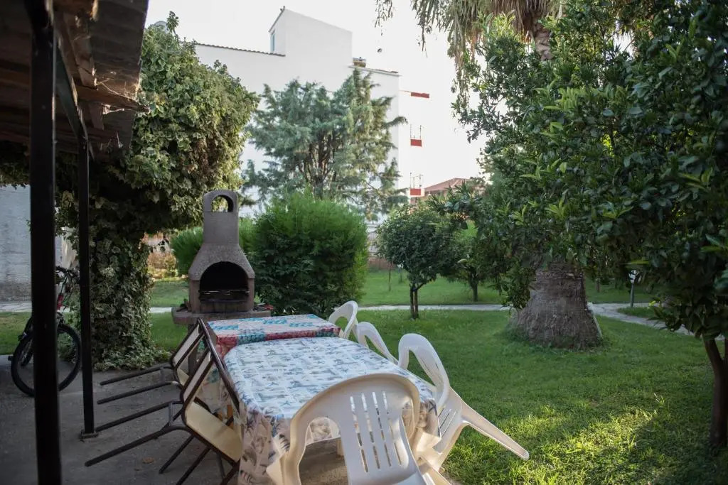 Tzamtzis Apartments