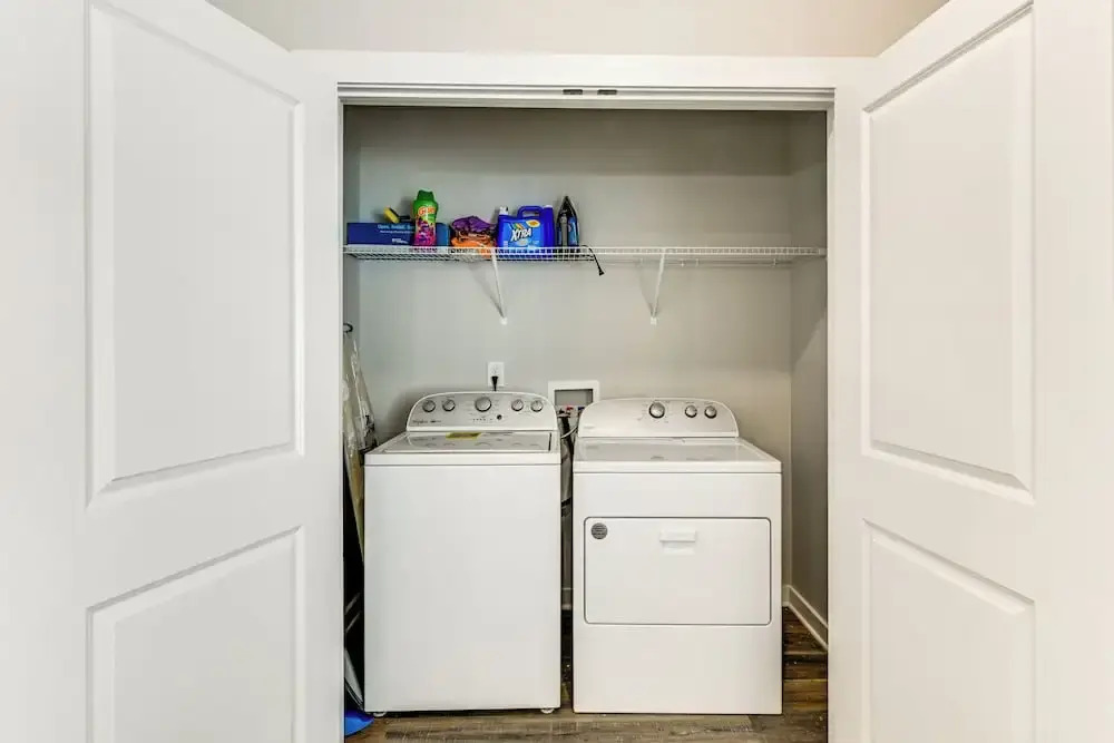 Modern Townhome w/ Yard: 5 Mi to Dtwn Charlotte
