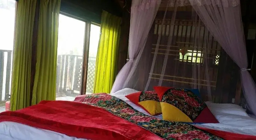 Lijiang Qinglu Courtyard Hotel