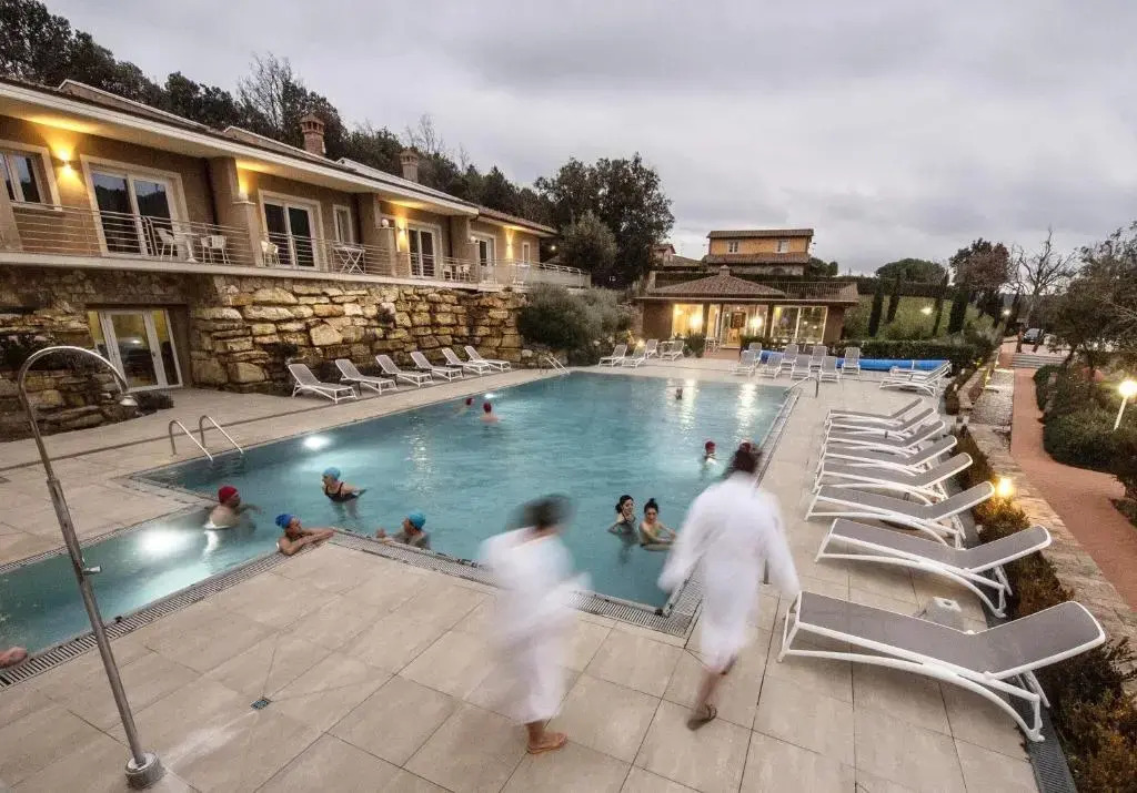 Residence con piscina a Monteverdi