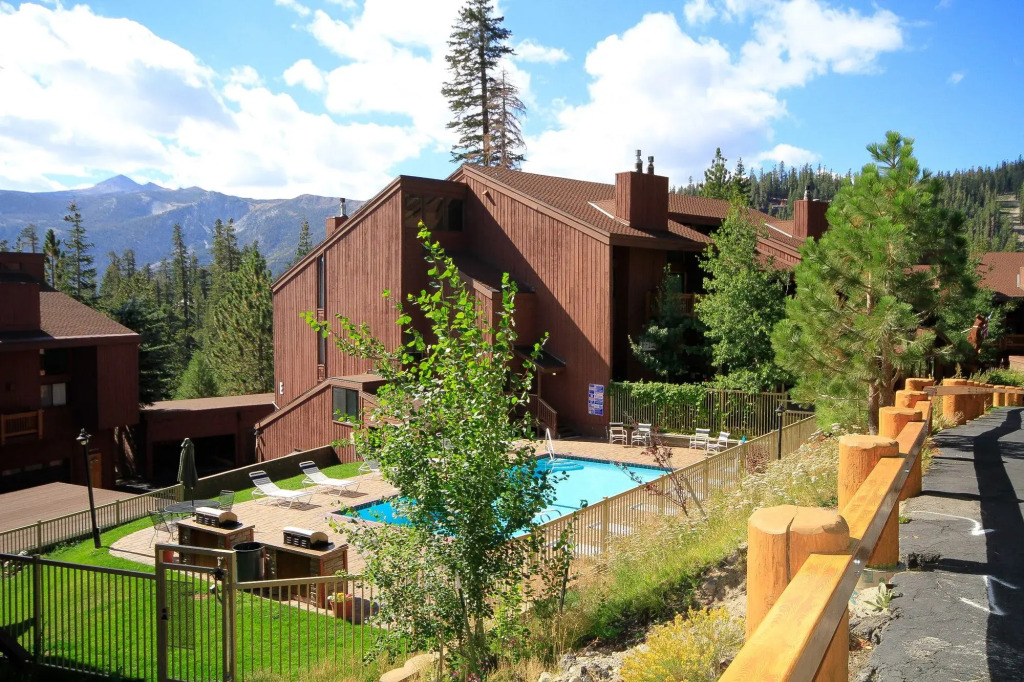 Mammoth Ski & Racquet Club