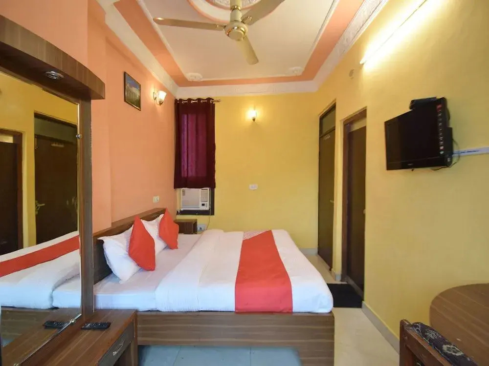 OYO 11637 Hotel Novelty