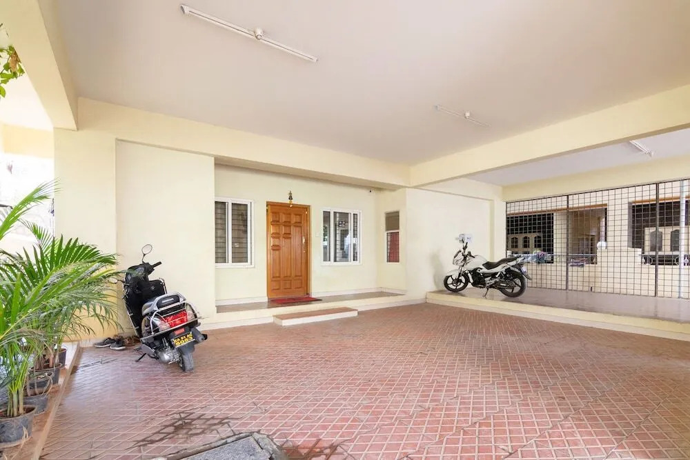 Sri Sai Suites By OYO Rooms