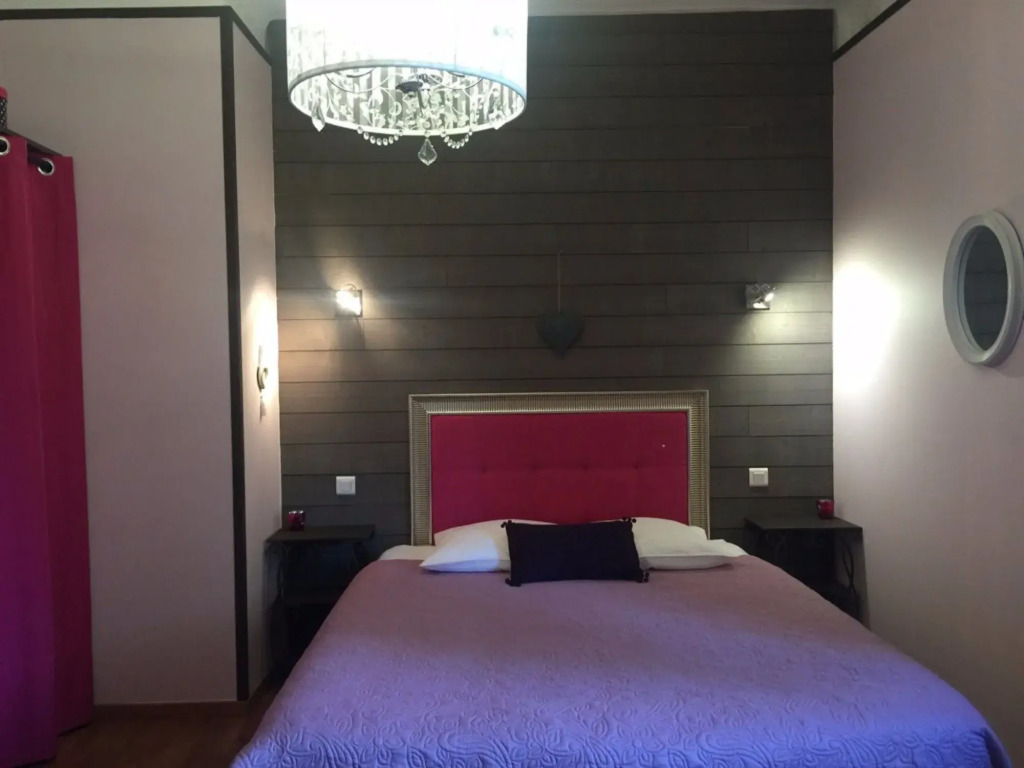 Domaine Ô Clair de Lune - Chambres dHôtes et Gîtes à Sarlat - Accès Cité Médiévale 5 minutes à pied - Parking - SPA & Massages en option - Piscine de saison