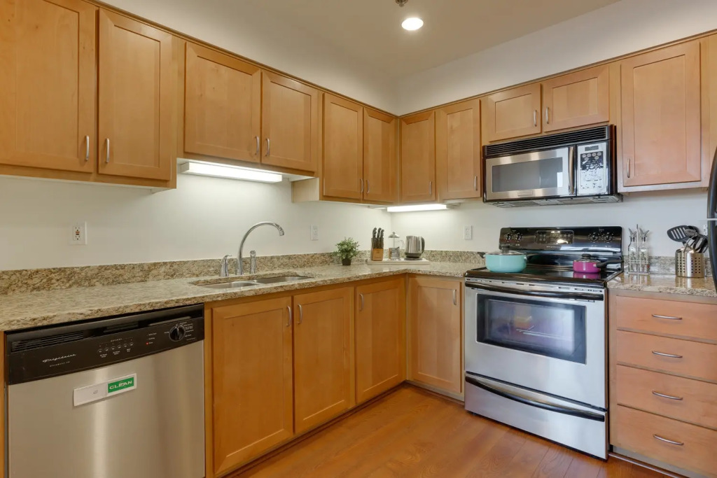 Spacious, Downtown Location – great for work and relaxing!