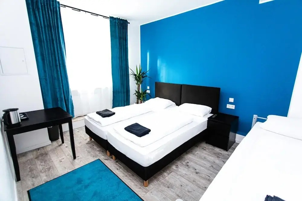 Huxx Rooms