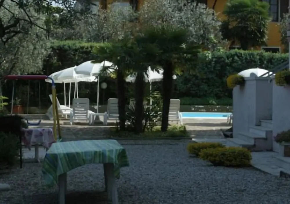 Poggio Al Lago Apartments & Rooms