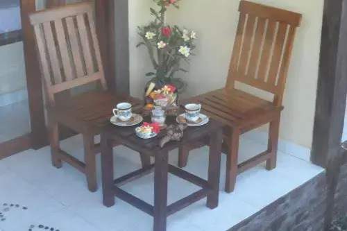 Amed Stop Inn Homestay, Rooftop Restaurant and Bar
