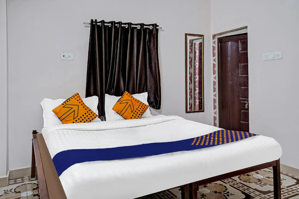OYO Flagship 79211 Hotel Shivam