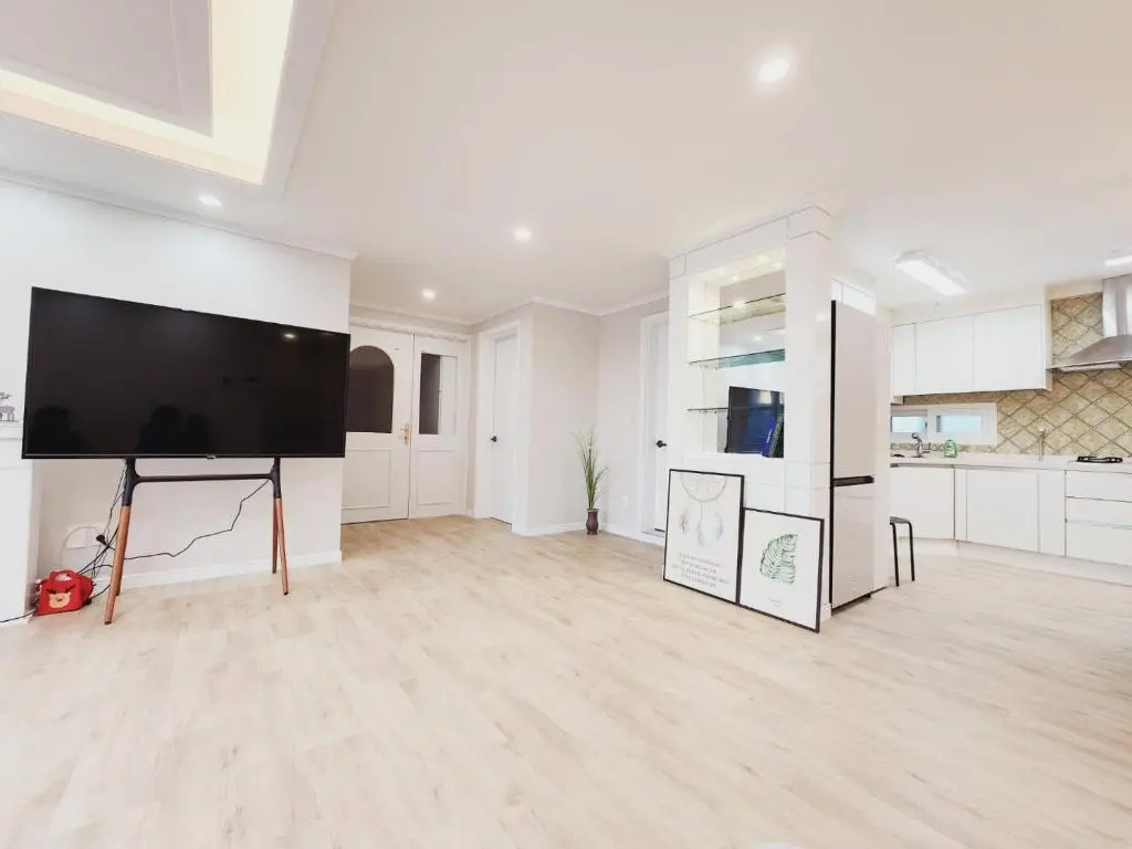 Grand open Hongdae houes 4bdr 2bth