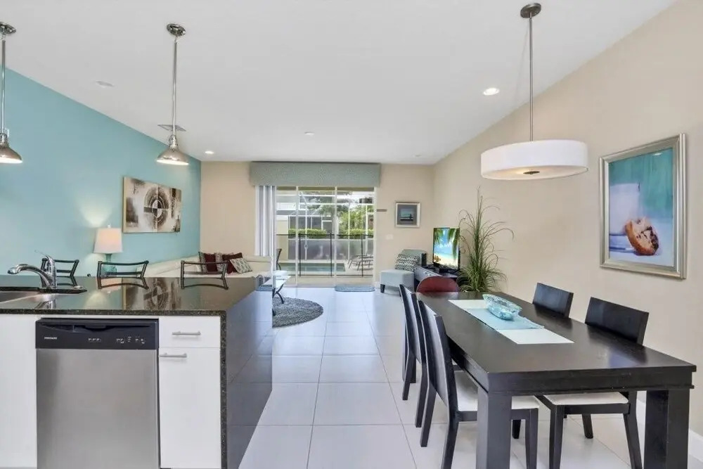 3 Bed Town Home With Splash Pool! 3 Bedroom Townhouse by RedAwning