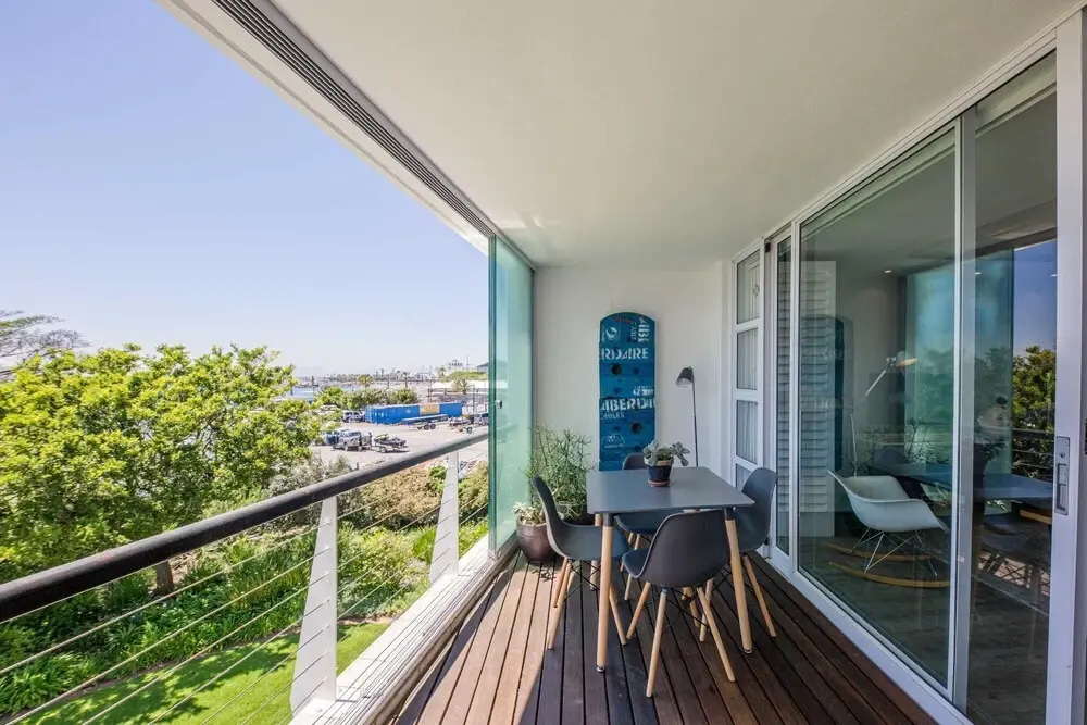 Wonderful Secure Apartment Walking Distance to Waterfront African Anchor