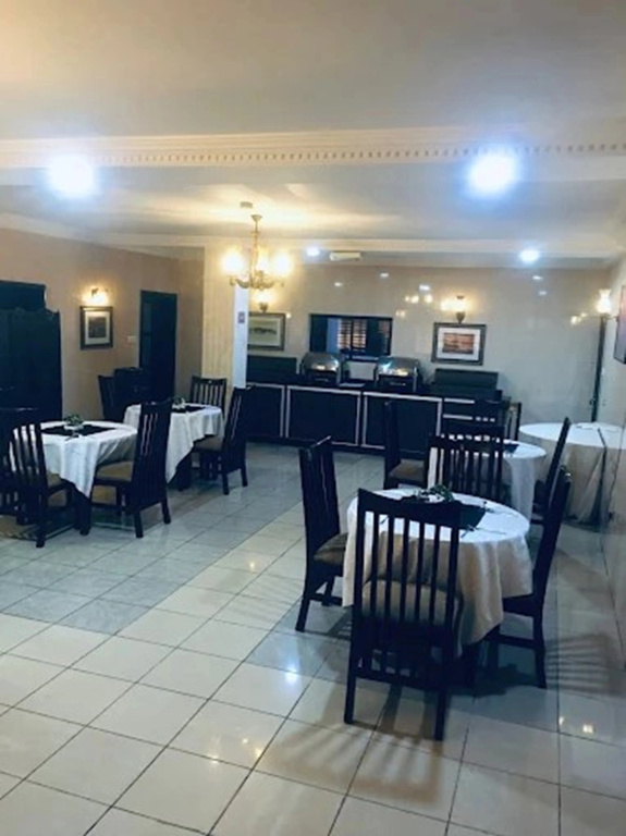 Отель Dees Suites