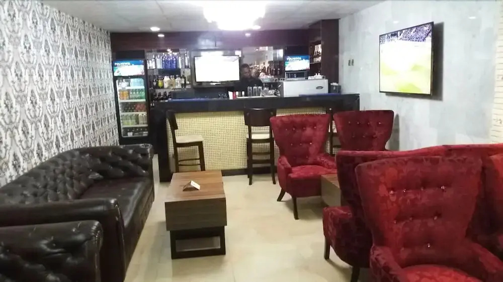 Valley Front Plus Hotel