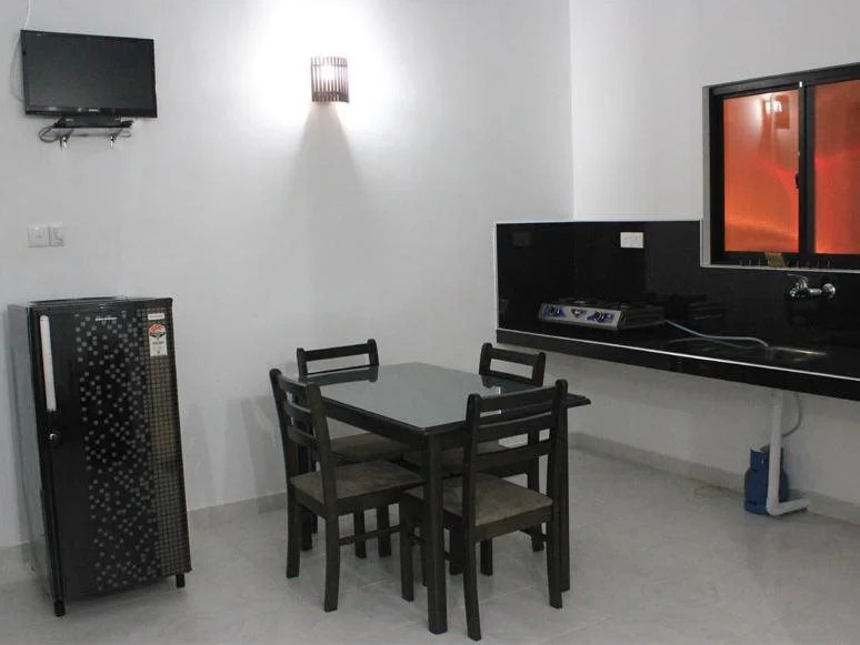 Tharusha Hotel