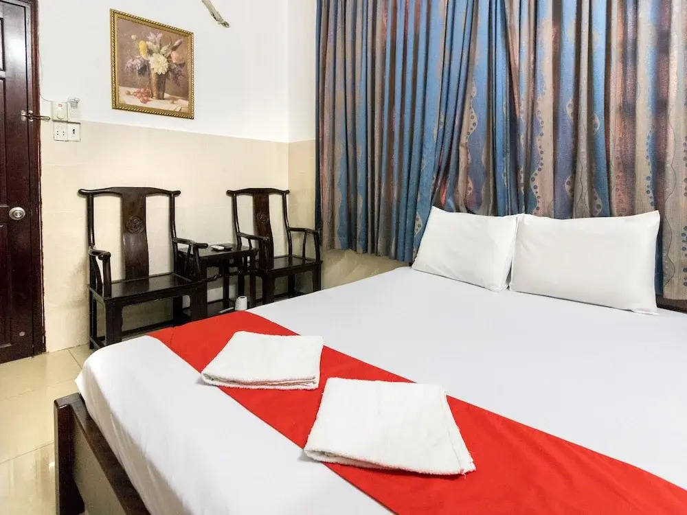 Huong Hotel by OYO Rooms