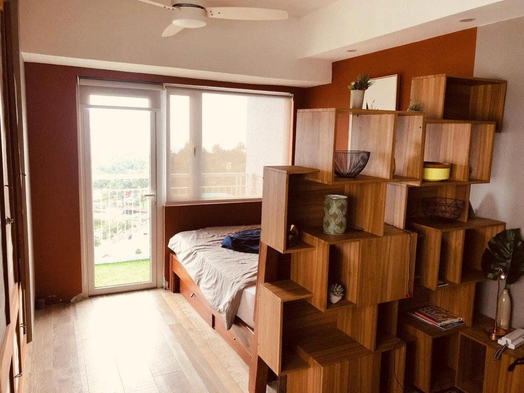Wind Residence Designer appt overlooking Taal lake
