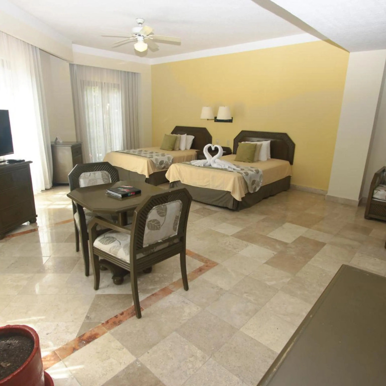 Hotel Los Itzaes by 5th av