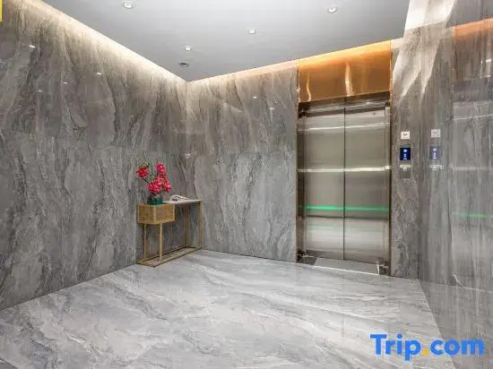 Tenwood Hotel (Xihua Road Caihongqiao Subway Station)