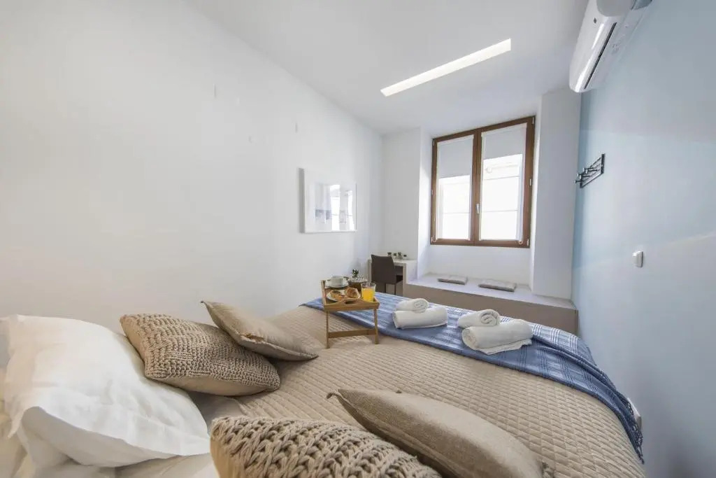 Lovelystay - Downtown 2Bedroom Wonder