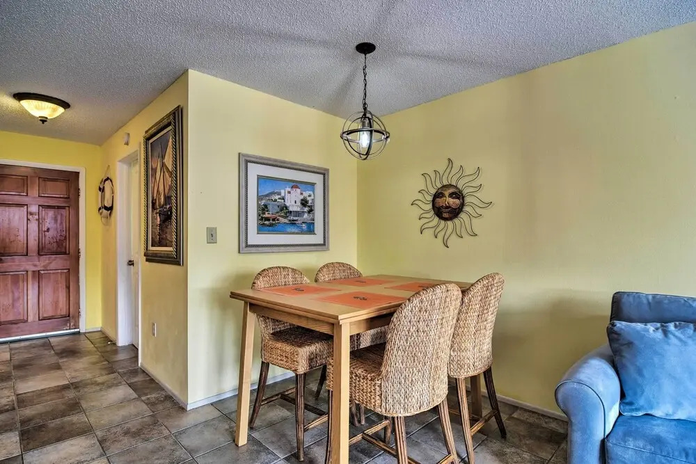 On-site Beach Access: Walkable Gulf Coast Retreat