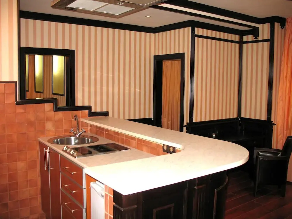 Attache Hotel
