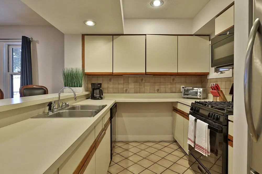 Skiers! Fox Hollow 2br/2ba Condo. Across From Pico, Minutes To Killington 2 Bedroom Condo