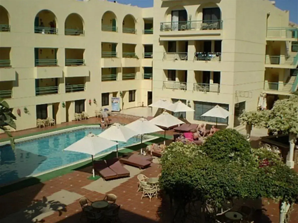 Jewels La Perla Hotel