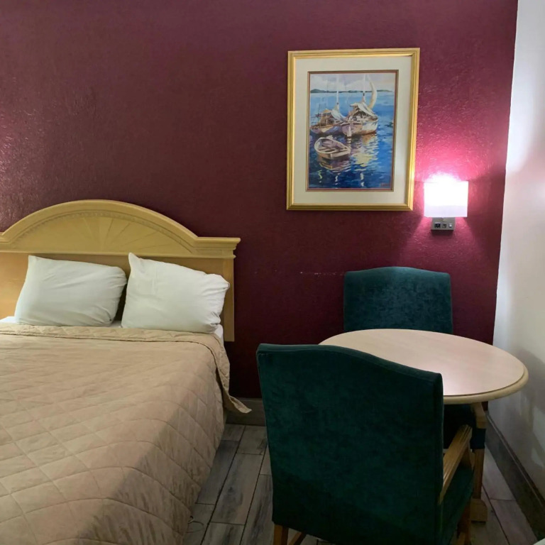 Americas Best Value Inn - Tillmans Corner / Mobile