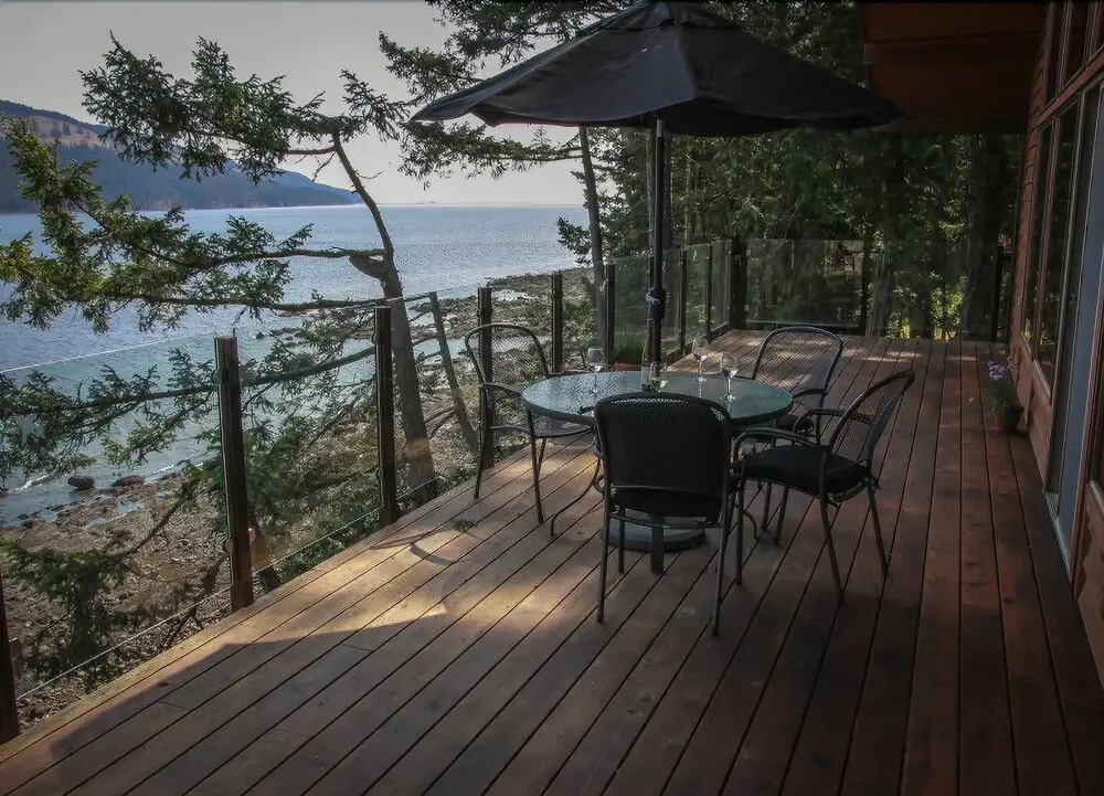 Salmonberry Inn