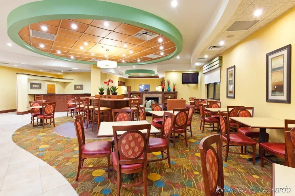 Holiday Inn Express & Suites Greensboro - I-40 atWendover by IHG