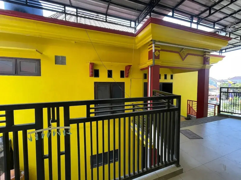 OYO Life 93036 Eddy Homestay Syariah