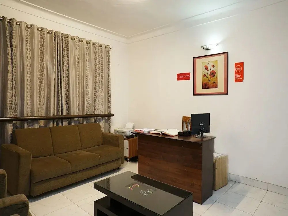 OYO 23239 10 Blossoms Service Apartments