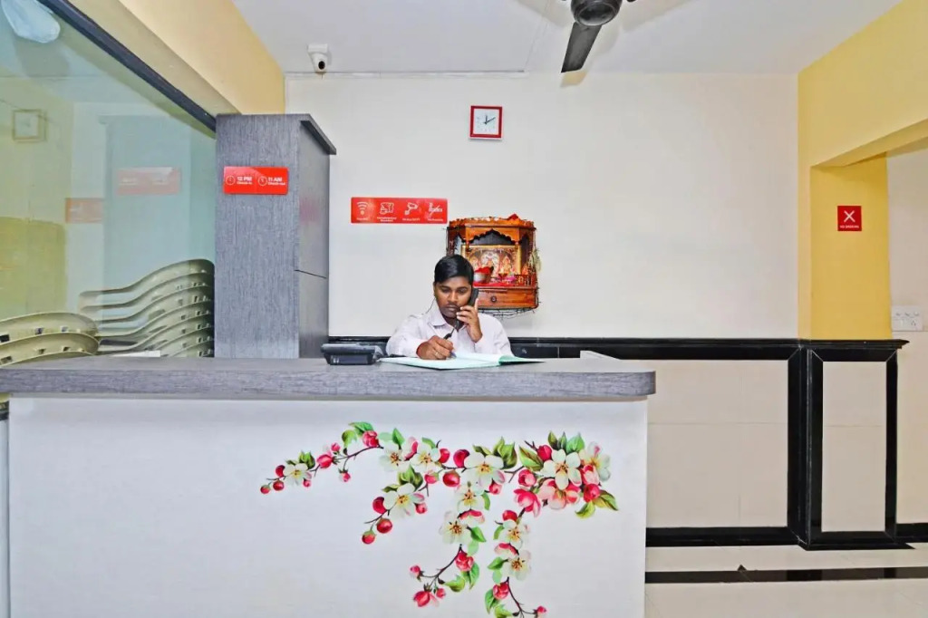 OYO 27751 Ashwarya Service Apartment