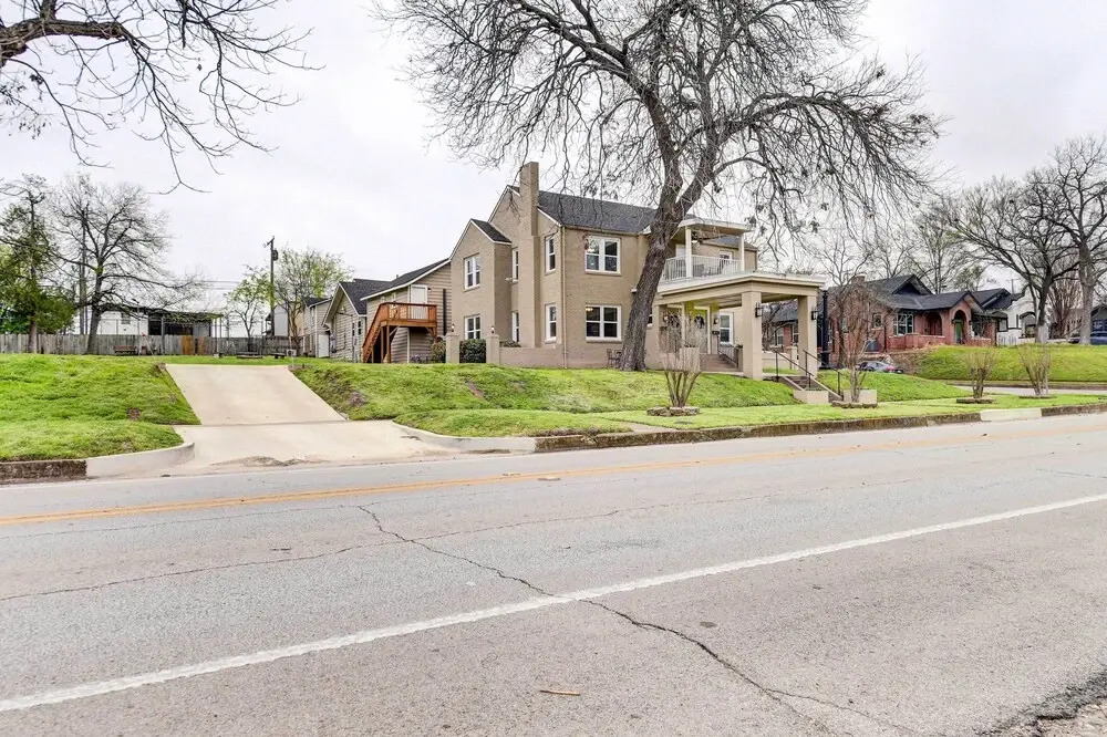 2 Mi to Dtwn: Waco Home w/ Shared Yard
