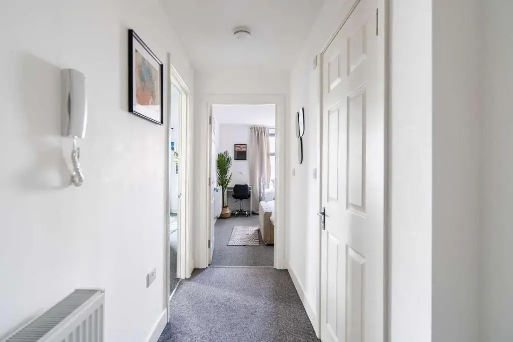 New Private Apartment Building Minutes From Heathrow