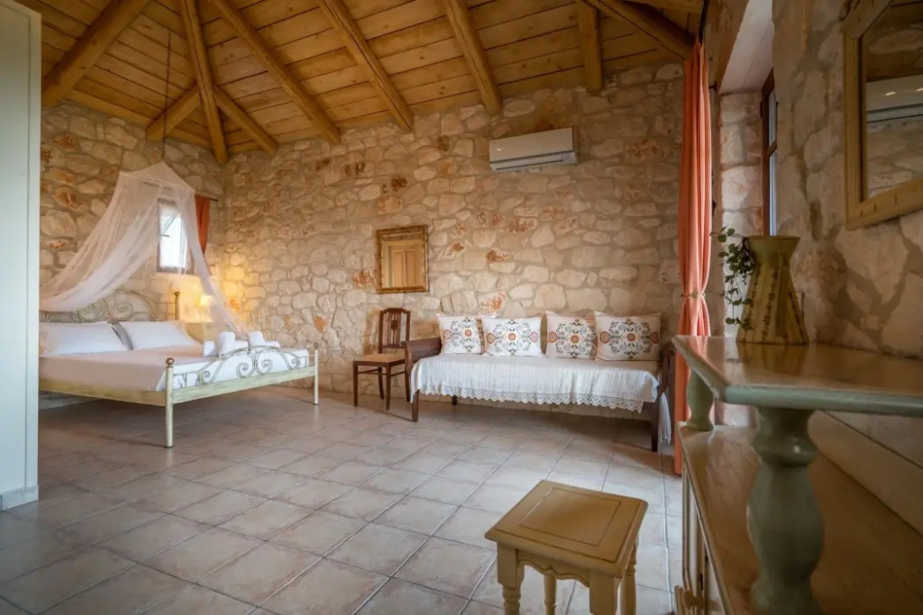 Myrties stone houses - Ta Petrina
