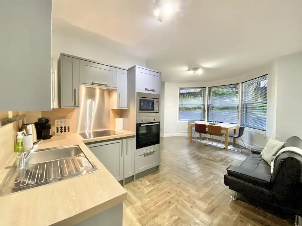 Premium 4 bed Apartment, West End of Glasgow