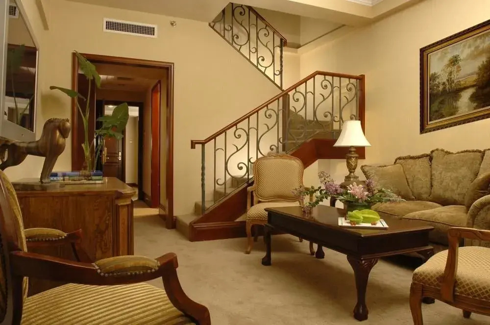 Howard Johnson Regal Court