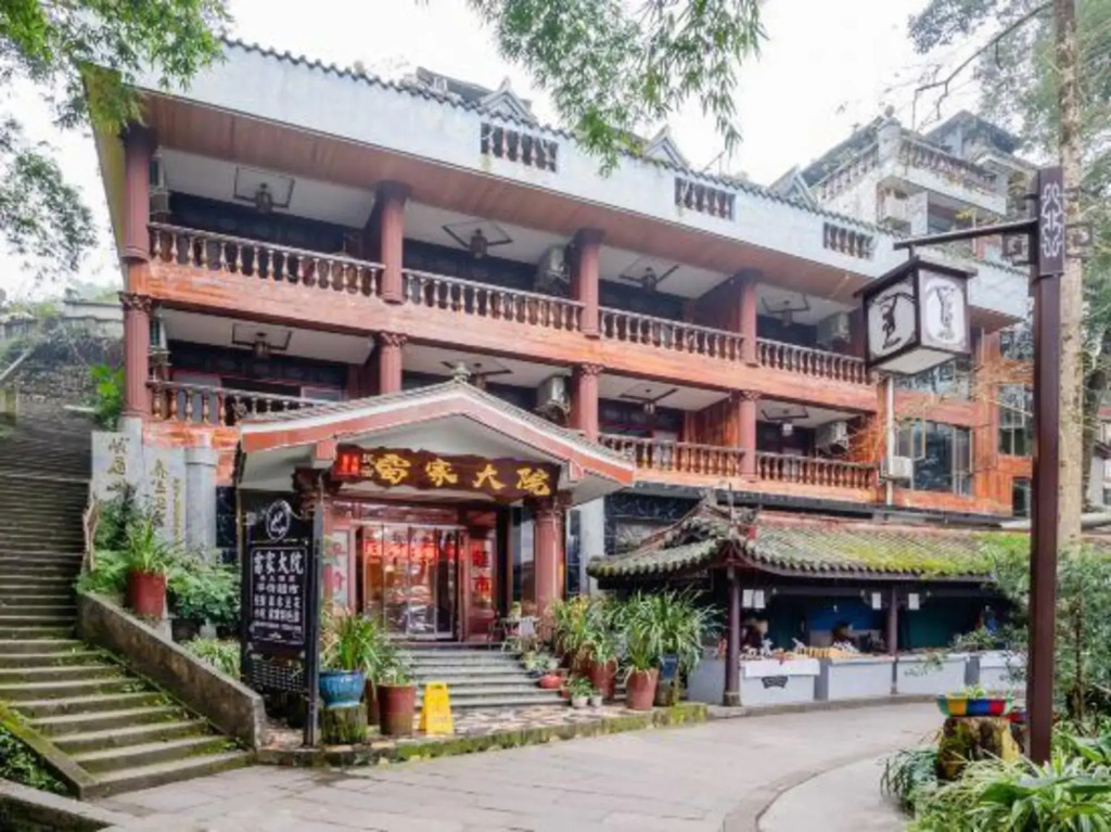 Lei's Courtyard Holiday Hotel