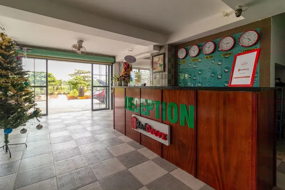 RedDoorz Plus near Vincom Go Vap 3